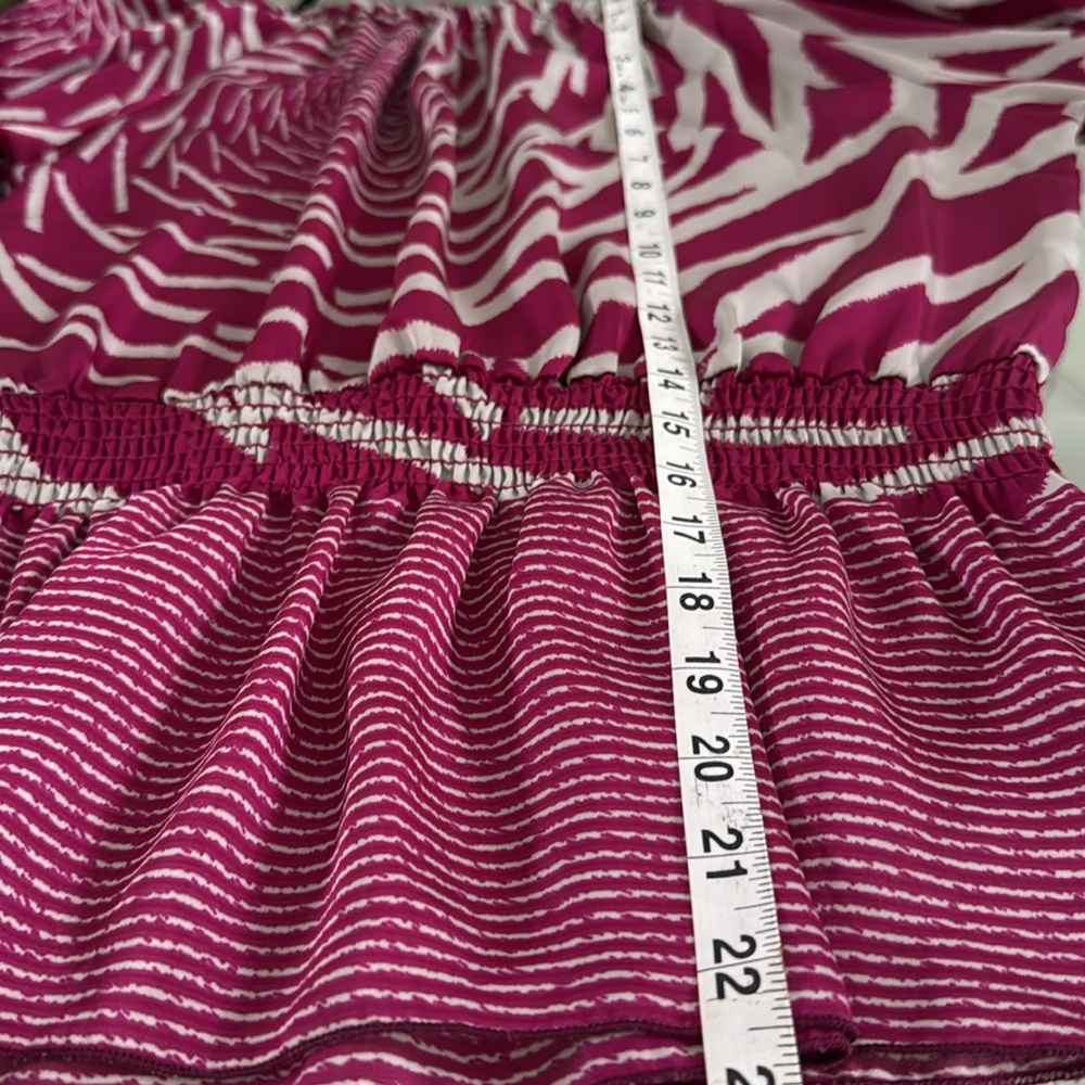 TRAC Abstract Strapless Blouse – Size M Fuchsia w/ Long Sleeves & Slimming Waist - Picture 9 of 9